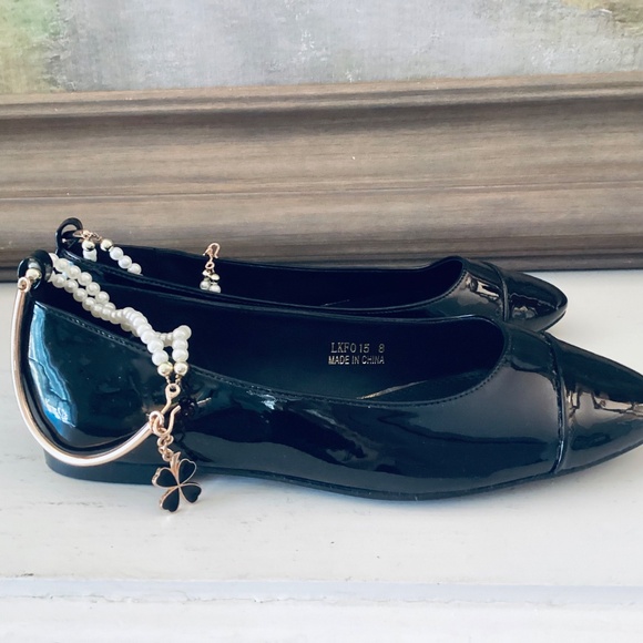 Womens Sz 8 Cap Toe Ankle Pearl Chain Charm Ballerina Flats Black Patent Leather - Picture 9 of 16